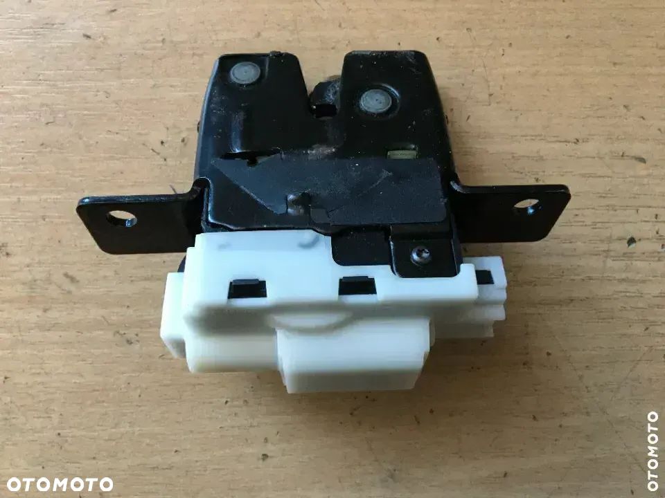 Zamek klapy bagażnika RENAULT CLIO III 8200076240 - 2