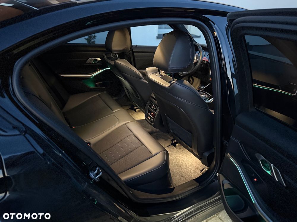 BMW Seria 3 320i xDrive Sport Line - 11