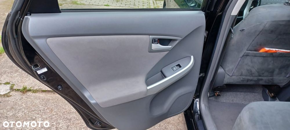 Toyota Prius 1.8 HSD Prestige - 14