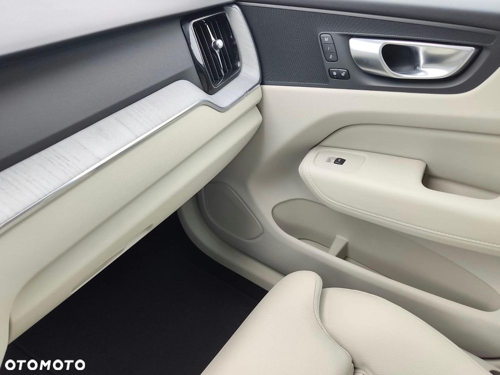 Volvo XC 60 B5 D AWD Plus Bright - 26