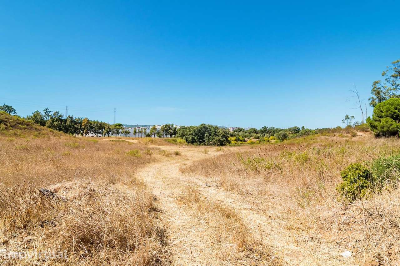 Terreno urbano em São Sebastião (Setúbal) com 17000m2 - Grande imagem: 4/33