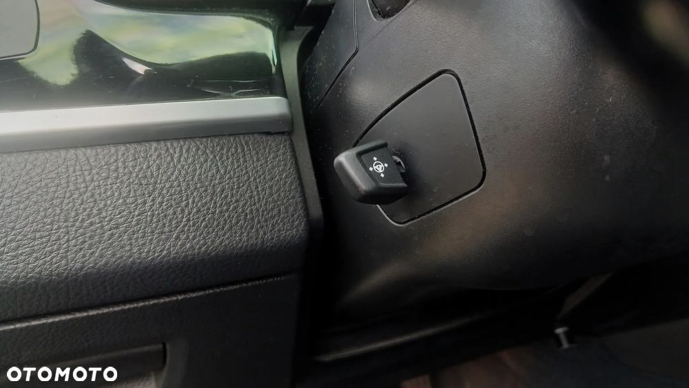 BMW Seria 5 528i Sport-Aut - 12