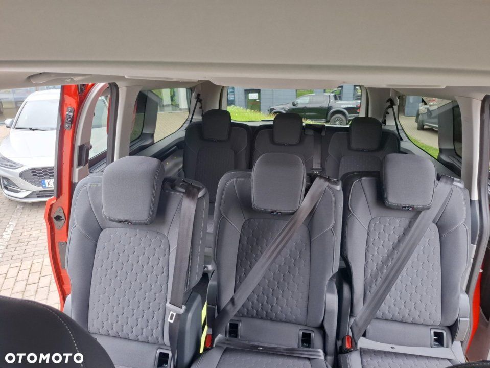 Ford Tourneo Custom - 16