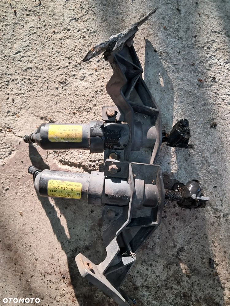 Ford Mondeo MK3 ST220 3.0 V6 Spryskiwacze reflektorów - 4