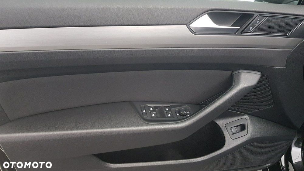 Volkswagen Passat - 18