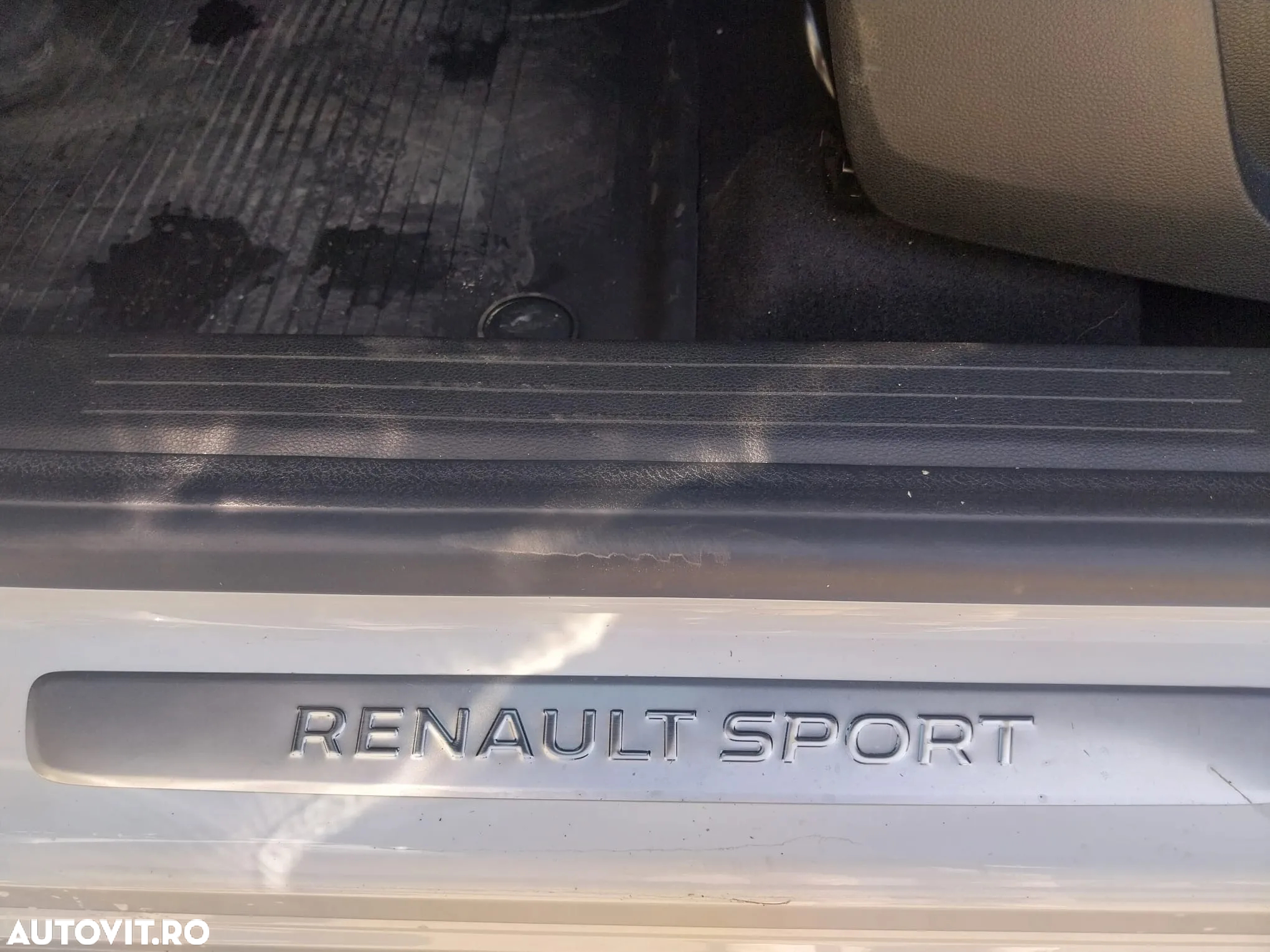 Renault Captur E-TECH PLUG-in 160 R.S. LINE - 13