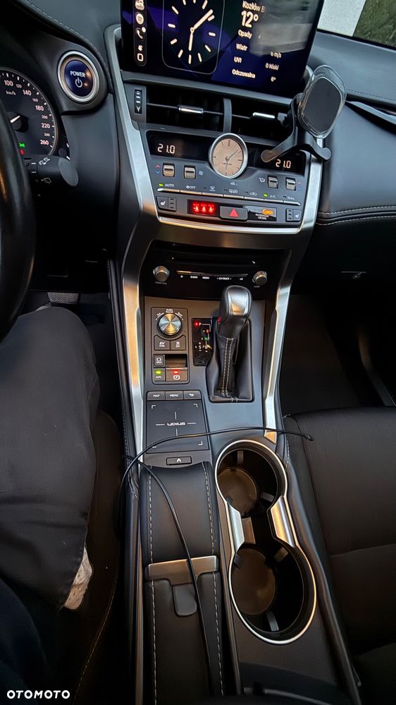 Lexus NX 300h Business Edition AWD - 17