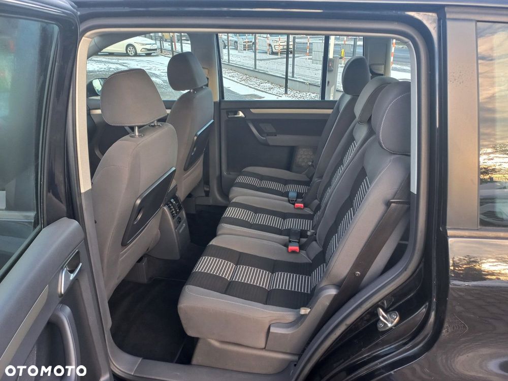 Volkswagen Touran - 20
