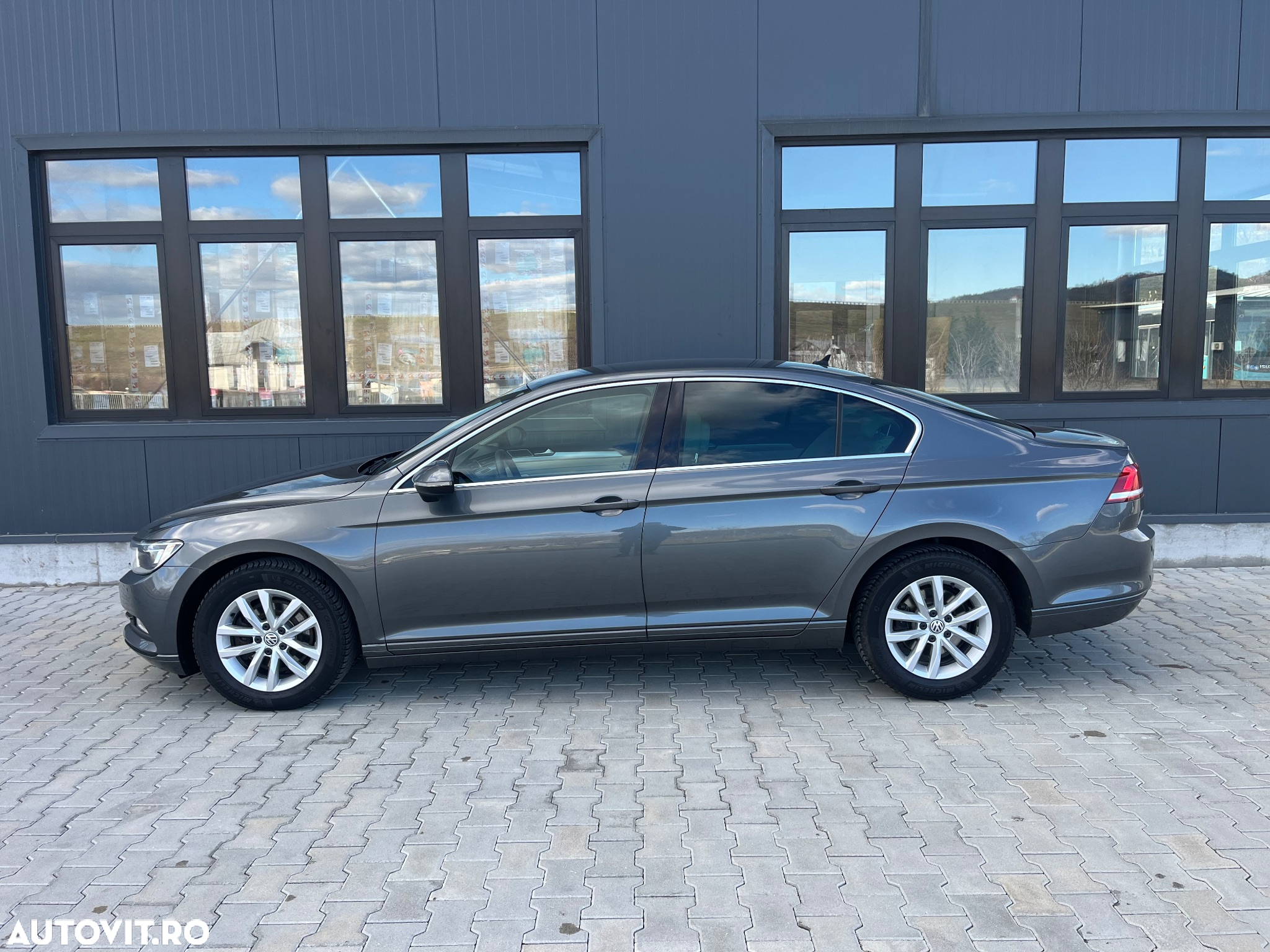 Volkswagen Passat 1.6 TDI (BlueMotion Technology) Comfortline - 12