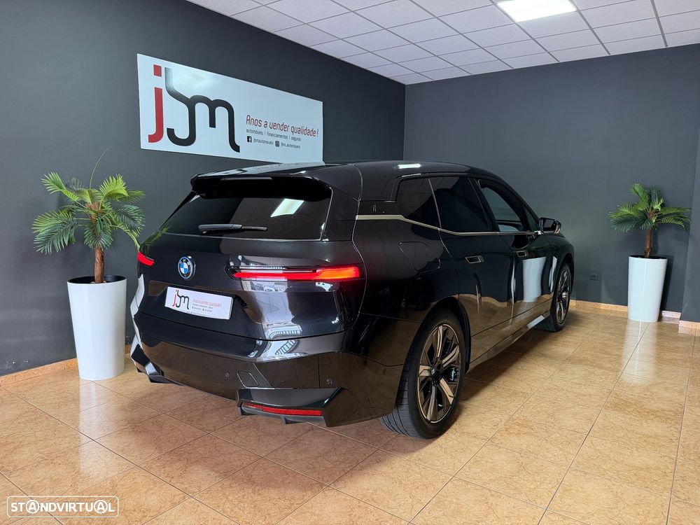 BMW iX xDrive 50 Pack Desportivo - 21