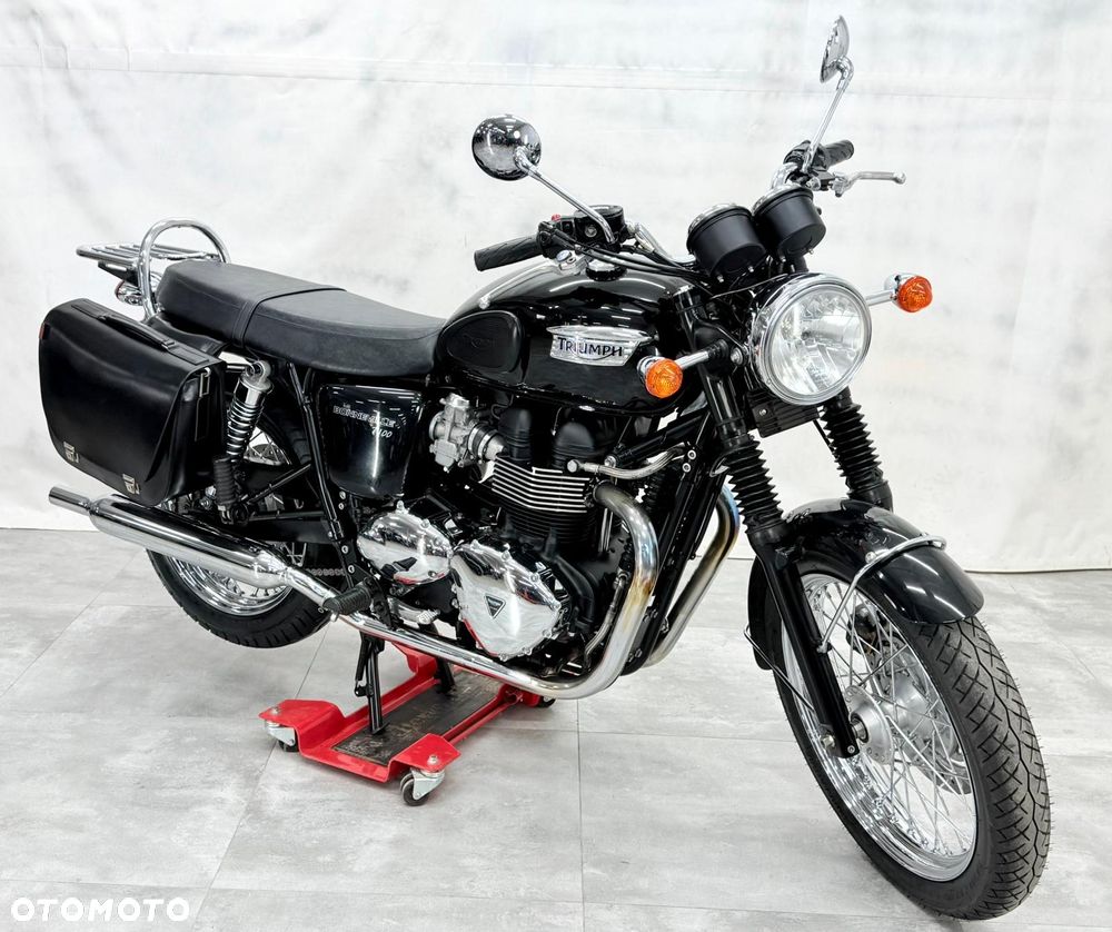 Triumph Bonneville - 25