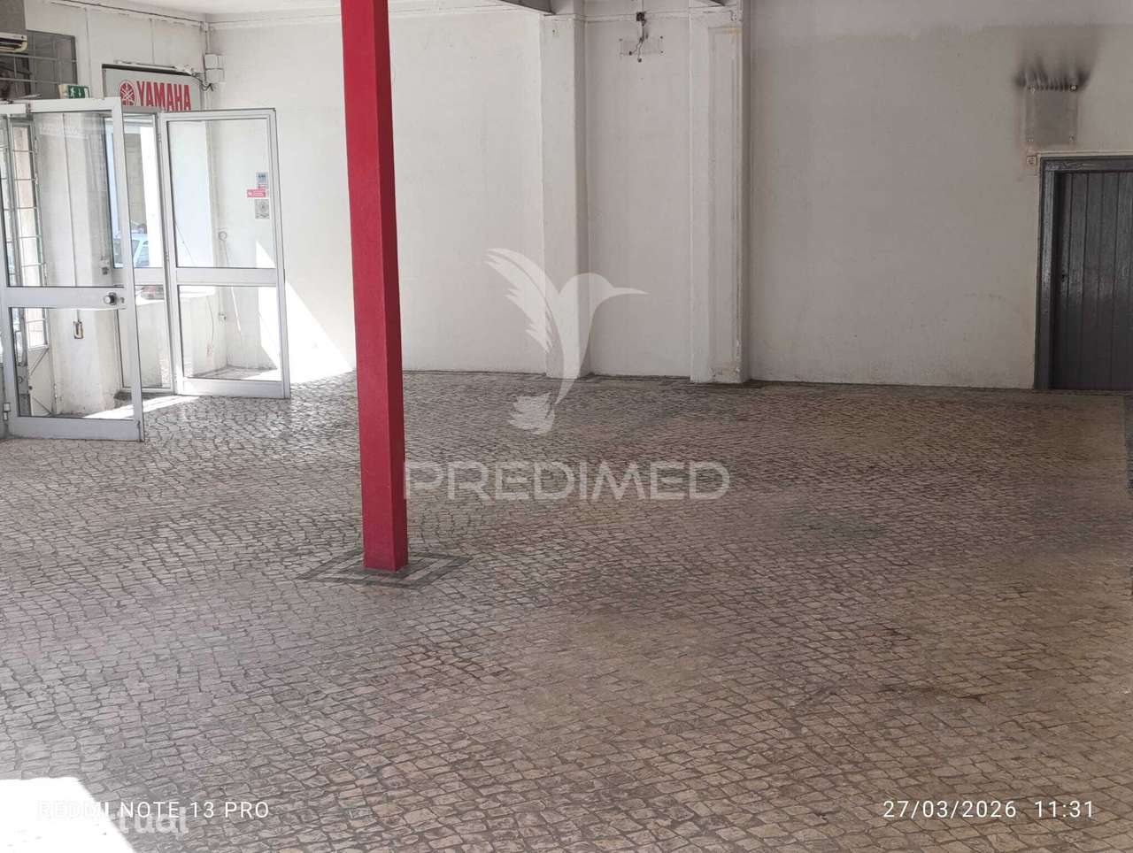 LOJA PARA ARRENDAMENTO de 144m2 ( Num cruzamento c./ 4 montras ) »... - Grande imagem: 4/5