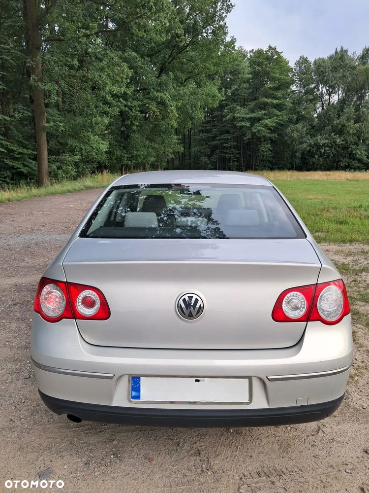 Volkswagen Passat - 4