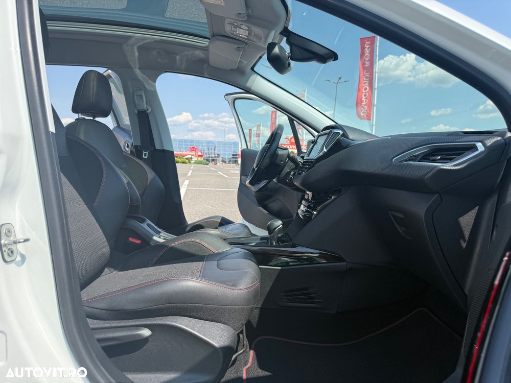 Peugeot 2008 1.2 PureTech Turbo EAT6 S&S GT-Line - 28