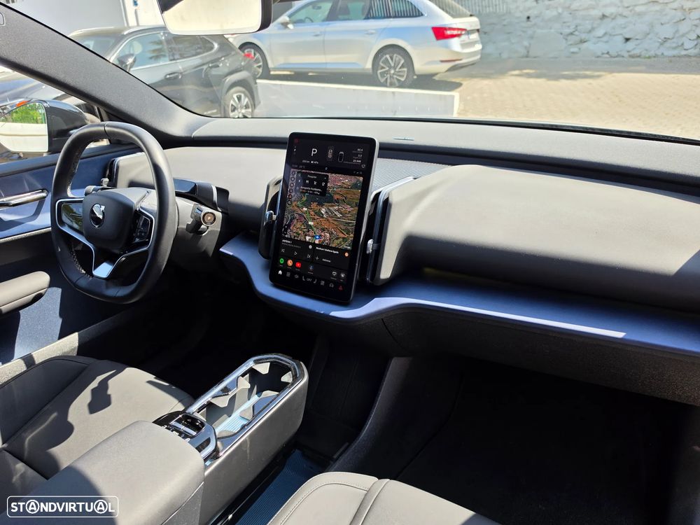 Volvo EX30 Single Motor Extended Range RWD Plus - 16