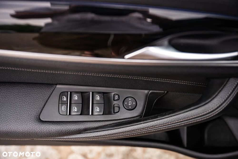 BMW Seria 5 520d Luxury Line - 12