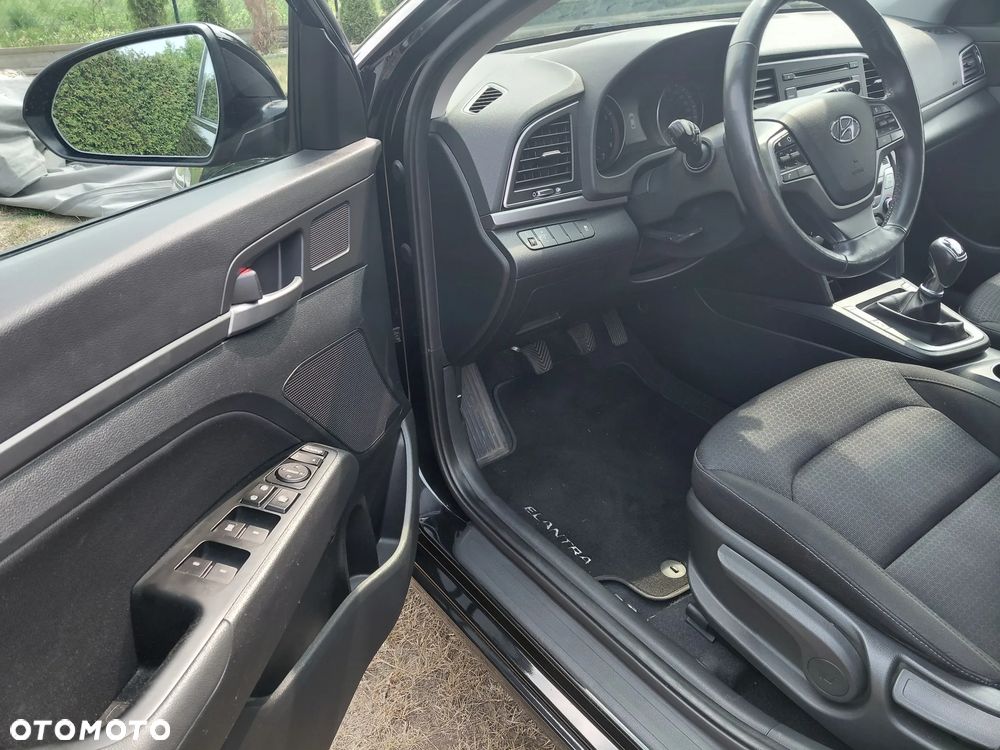 Hyundai Elantra 1.6 Style - 9