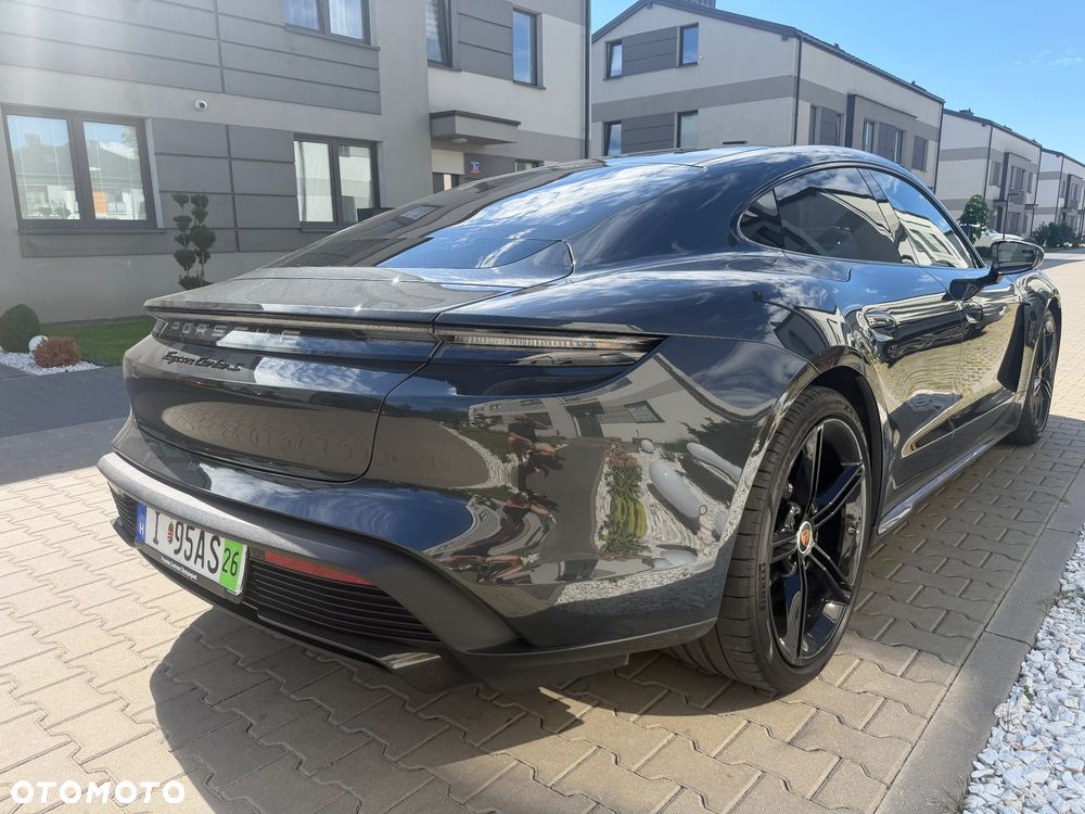 Porsche Taycan Turbo S - 2