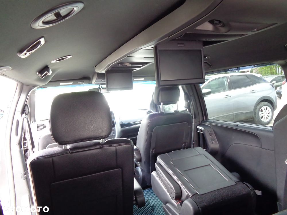 Chrysler Town & Country 3.6 Limited - 21