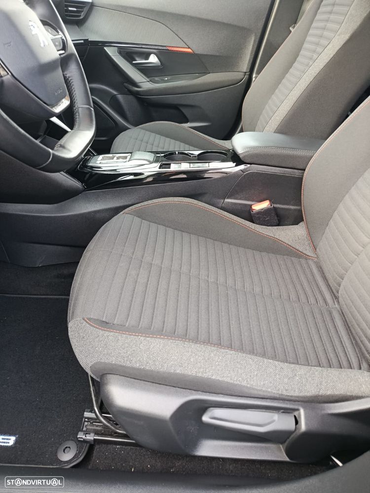 Peugeot 2008 1.2 PureTech Allure EAT6 - 8