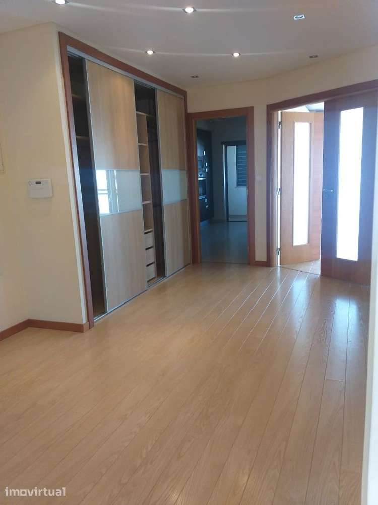 Apartamento T3 com garagem e ar condicionado - Grande imagem: 4/25