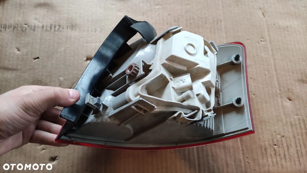 Lewa tylna lampa Audi A4 B7 kombi - 4