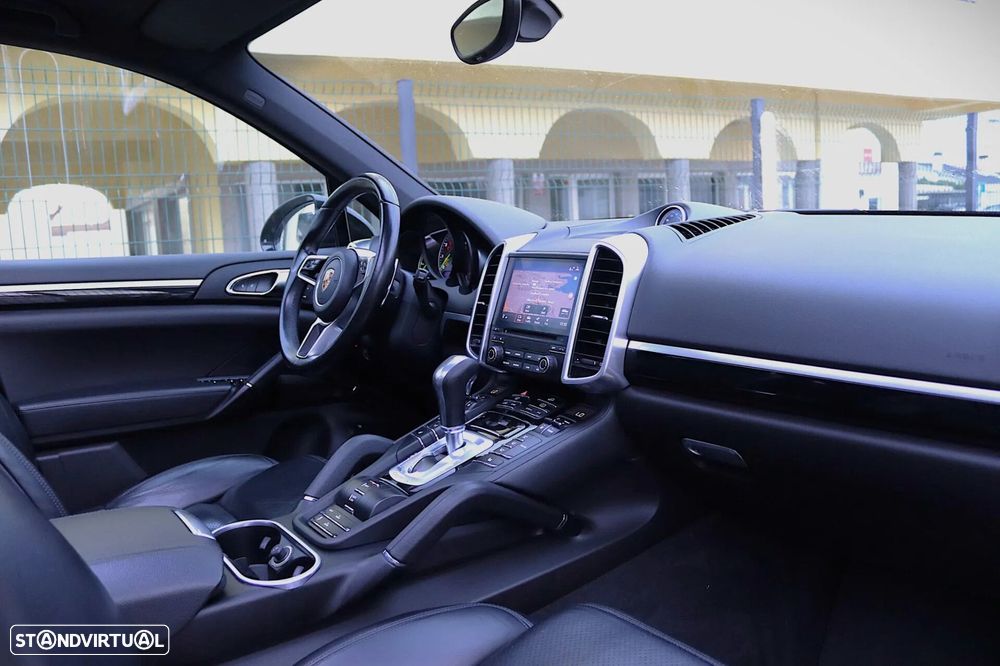 Porsche Cayenne S E-Hybrid - 36