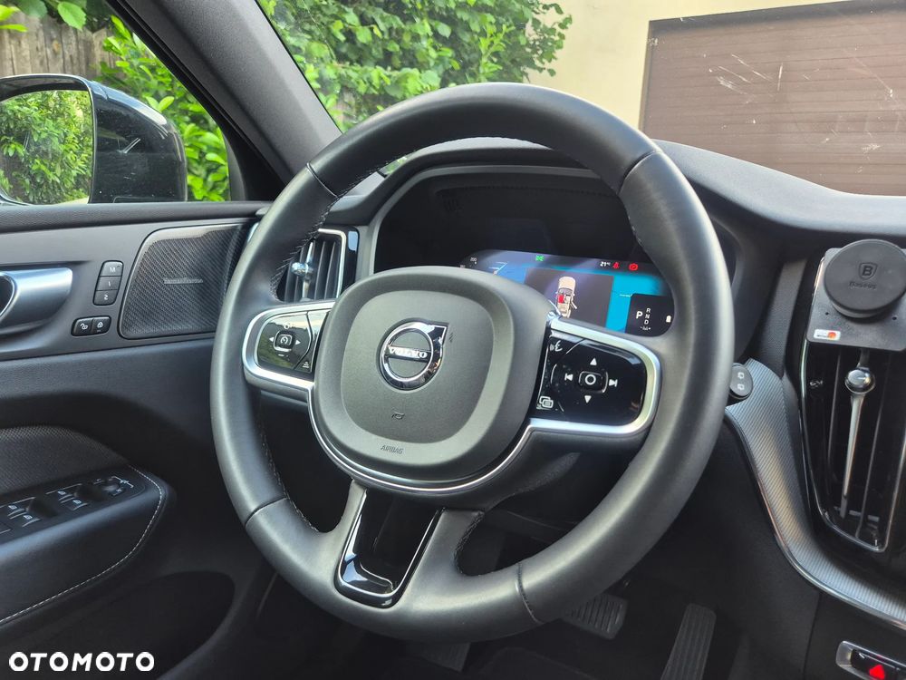 Volvo XC 60 B4 D AWD Plus Dark - 21