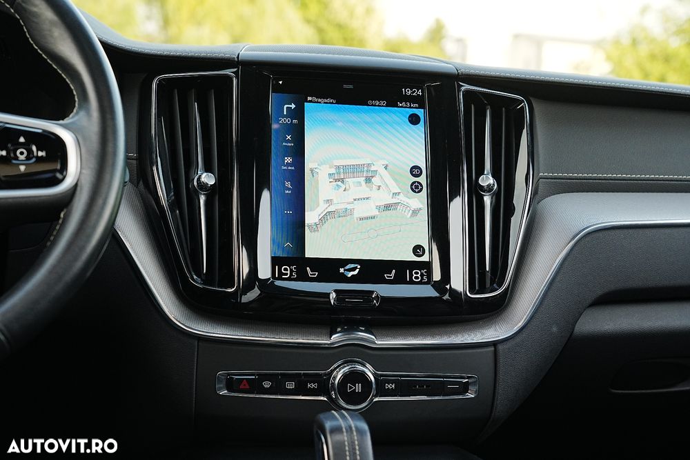 Volvo XC 60 Recharge T8 Twin Engine eAWD R-Design - 27