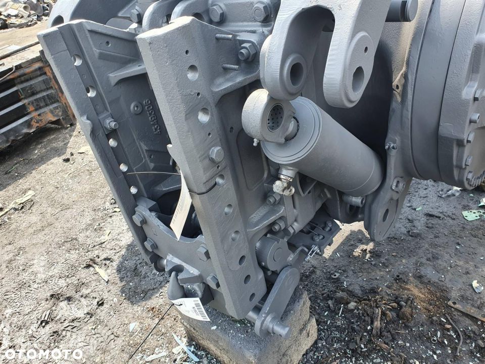 SZYNA TYLNA ZACZEP VALTRA S 323 AGCO 2011 - 3