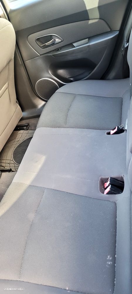Chevrolet Cruze 1.6 LT - 13