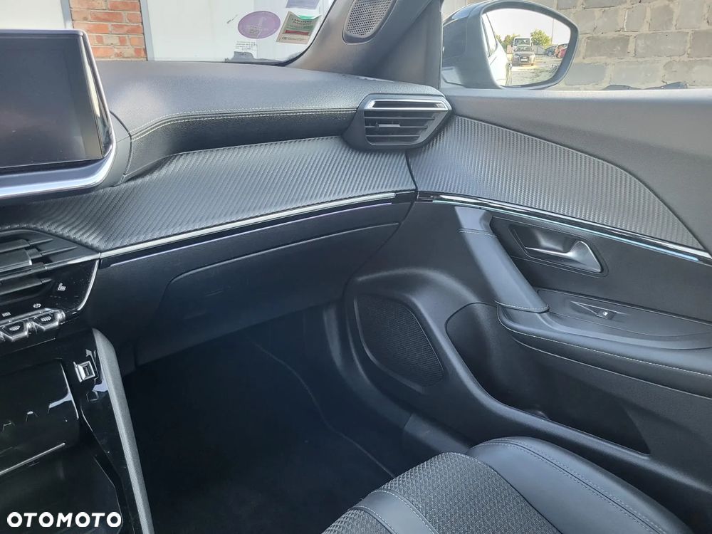 Peugeot 2008 PureTech 130 EAT8 GT - 28