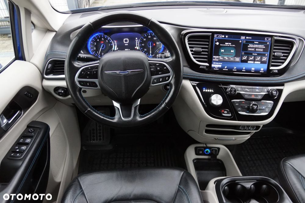 Chrysler Pacifica - 11