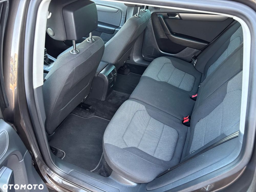 Volkswagen Passat - 17