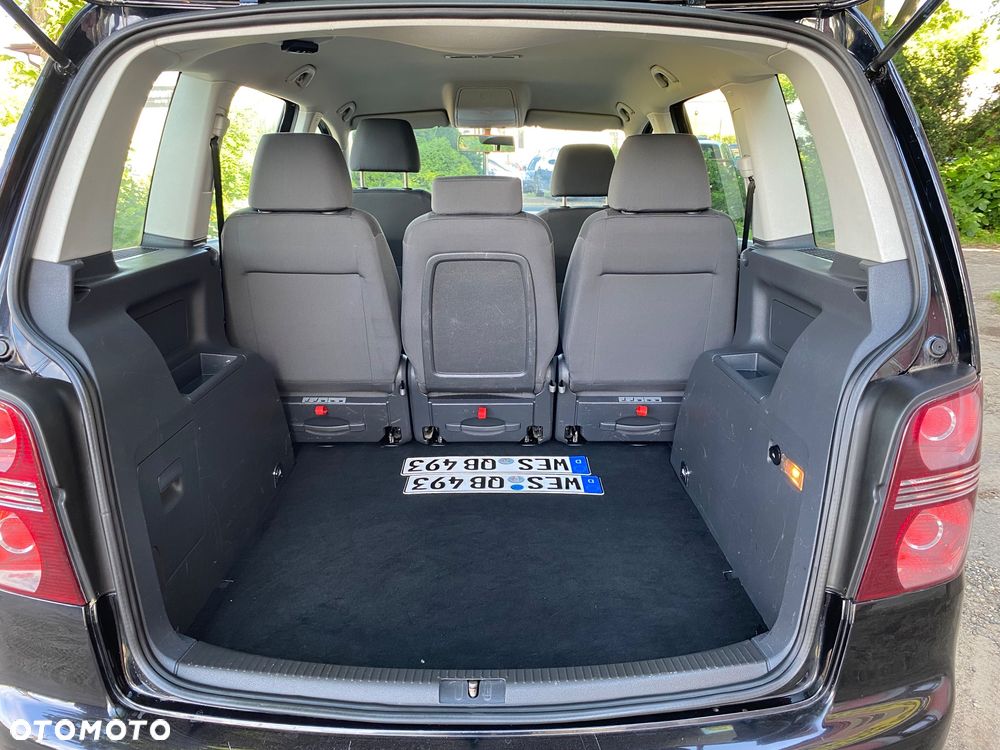 Volkswagen Touran - 19