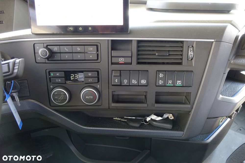 Volvo FH 500 EURO 6 / GLOBETROTTER XL / STANDARD / AUTOMAT / KLIMATYZACJA POSTOJOWA / LODÓWKA / NAVI / DWA ZBIORNIKI - 25