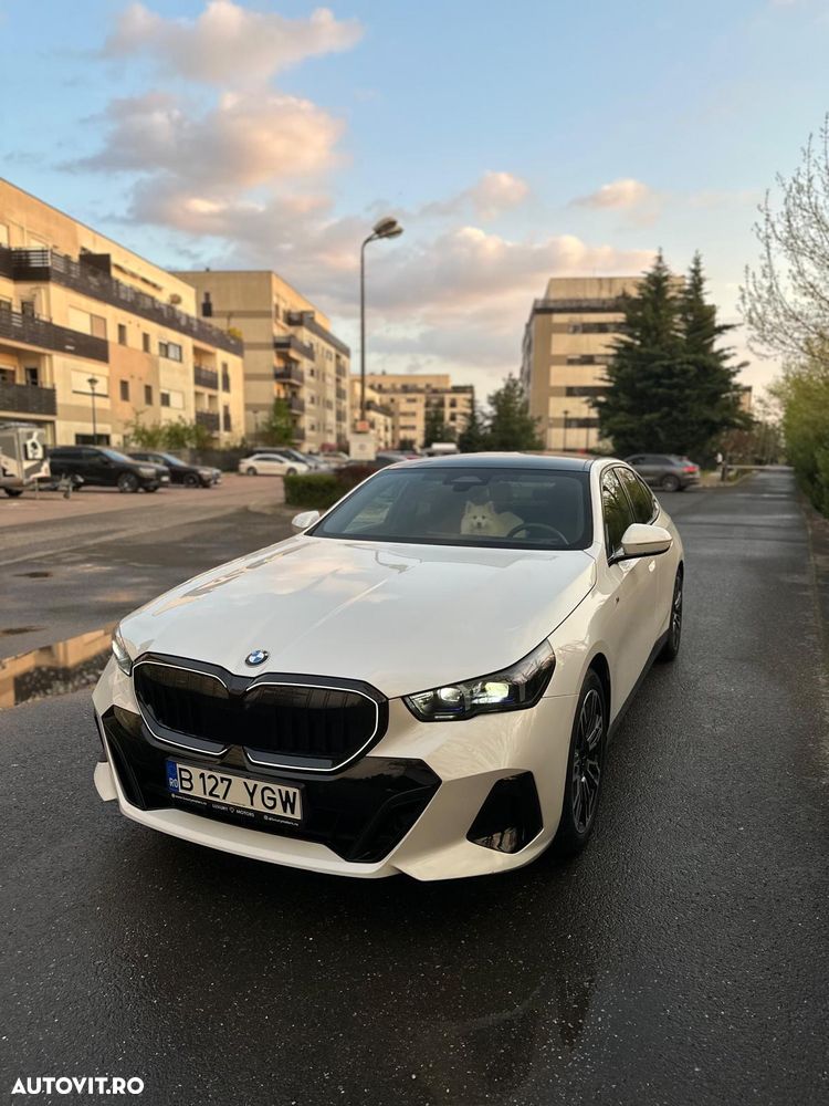 BMW Seria 5 520i AT MHEV - 1