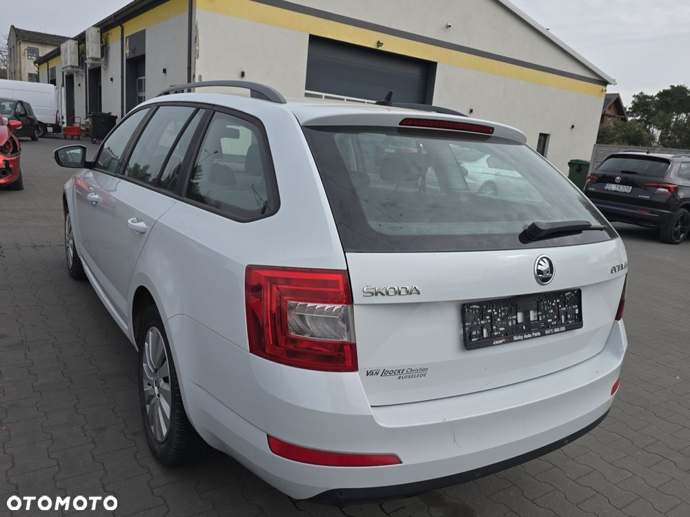 Skoda Octavia 1.6 TDI DPF Ambition - 4