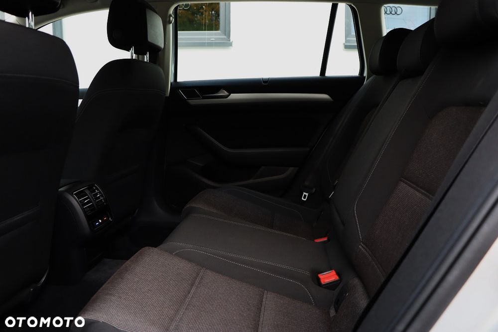 Volkswagen Passat 2.0 TDI SCR Comfortline DSG - 17