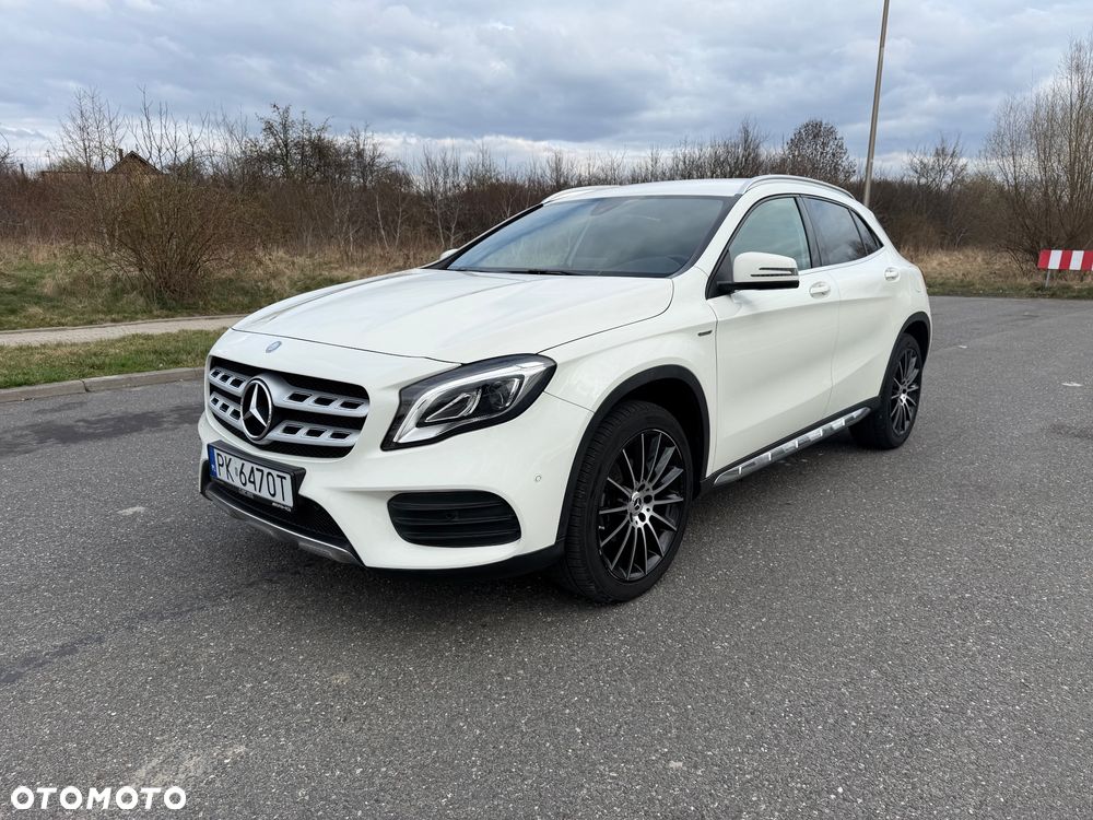 Mercedes-Benz GLA 180 7G-DCT UrbanStyle Edition - 1