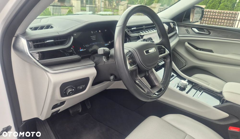 Jeep Grand Cherokee - 19
