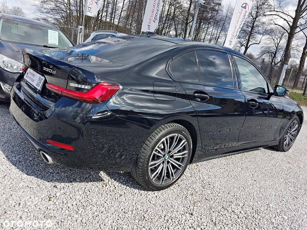 BMW Seria 3 330d xDrive mHEV - 31