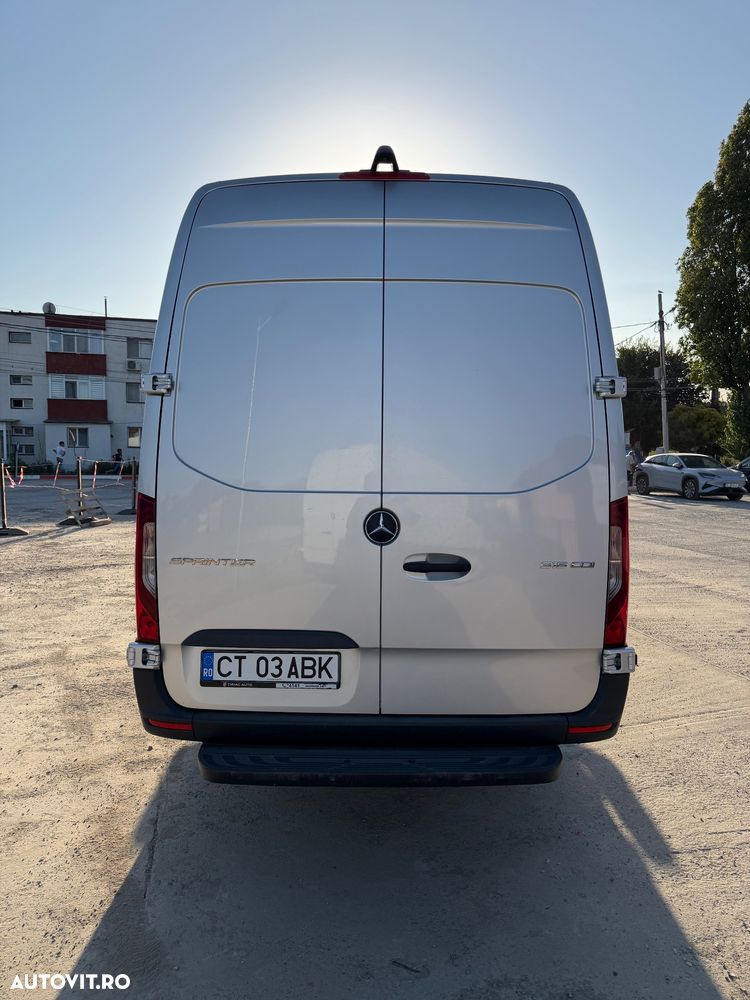 Mercedes-Benz Sprinter - 4