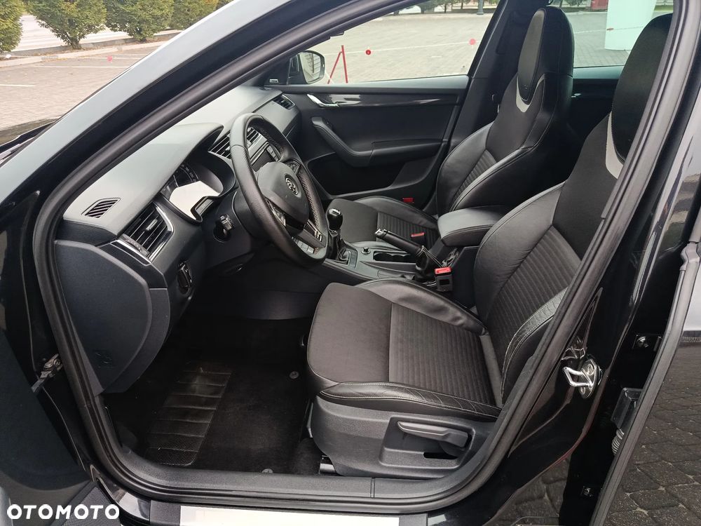 Skoda Octavia Combi 2.0 TDI RS - 17