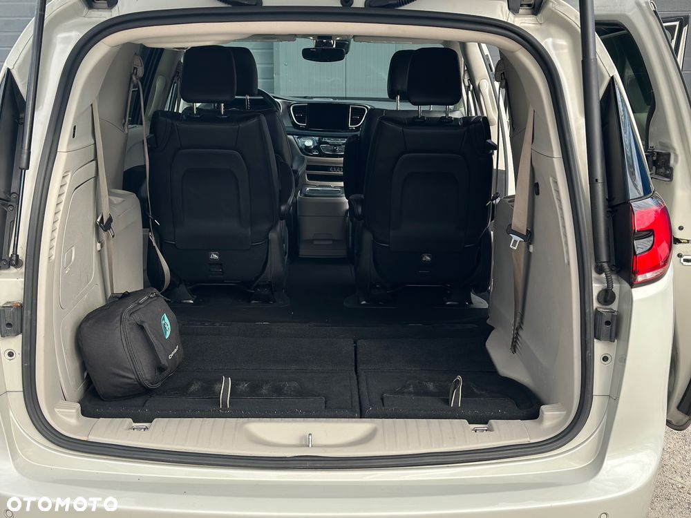 Chrysler Pacifica - 11