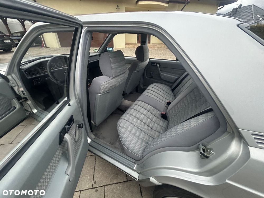 Mercedes-Benz W201 (190) - 6