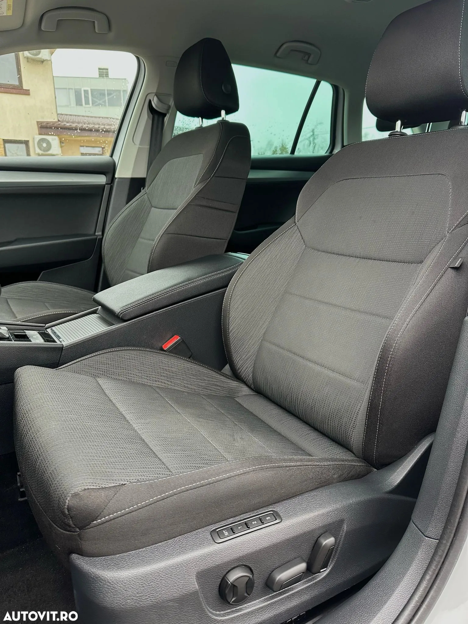 Skoda Superb 1.6 TDI DSG Ambition - 9