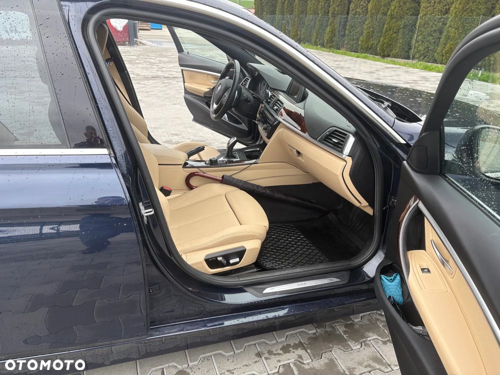 BMW Seria 3 330i - 16
