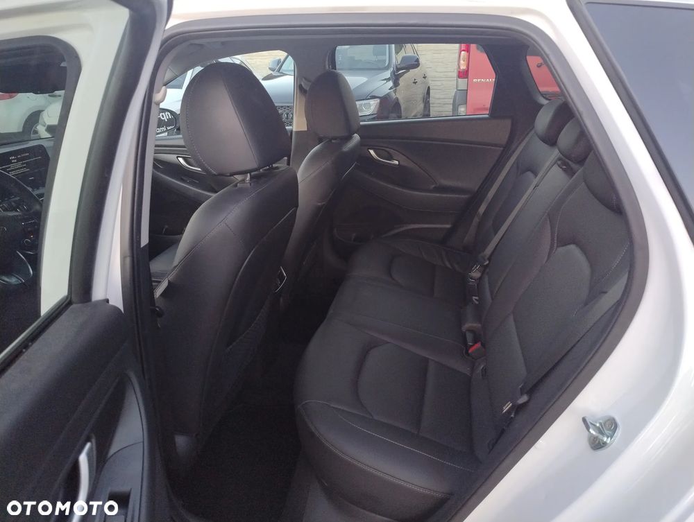 Hyundai i30 1.6 CRDI 48V-Hybrid DCT Prime - 16