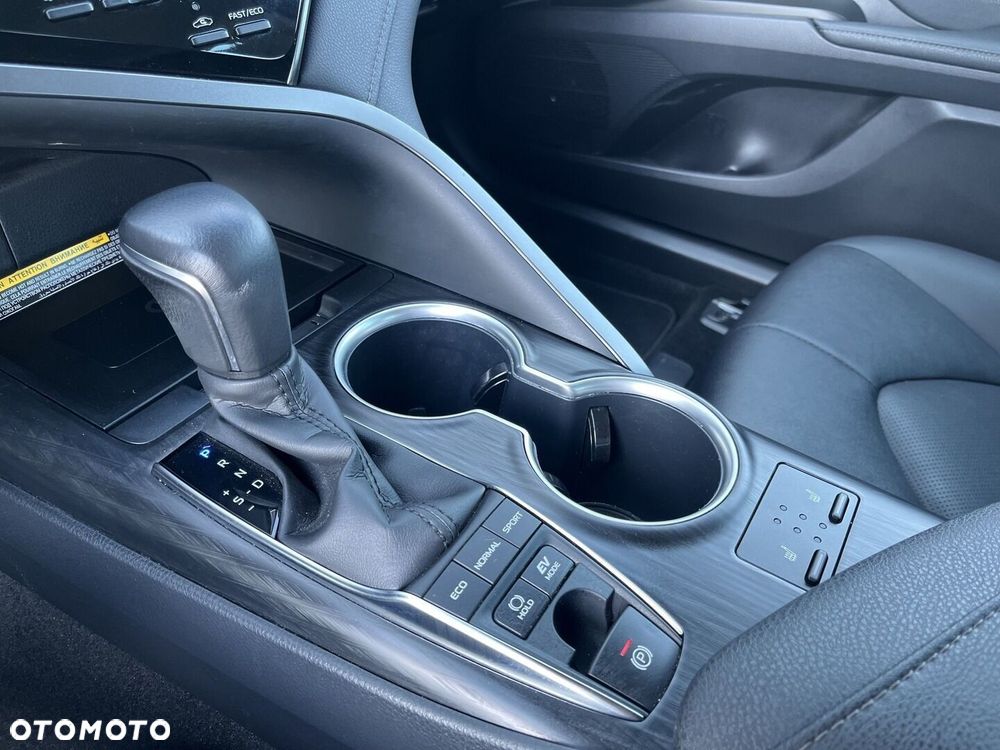 Toyota Camry 2.5 Hybrid Executive CVT - 17